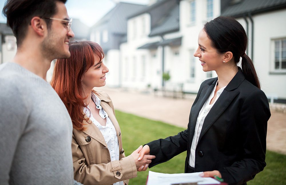 Factors to consider when choosing the Right Real Estate Agent